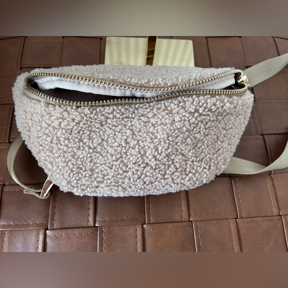 Stoney Clover Lane Cozy Fanny Pack in Tan NWOT - Picture 9 of 10